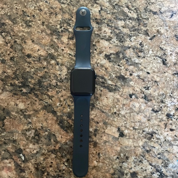 New SE 40 mm Apple Watch
